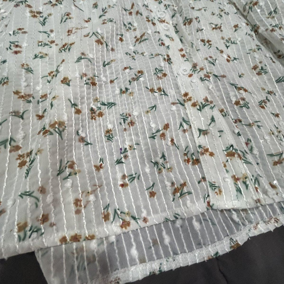 PolyPoly_Bu's tweet photo. เสื้อเชิ้ตลายดอก 90 บาท 
ไซส์ XL สัดส่วน(นิ้ว) : ยาว 23.4 แขนยาว 26.5 รอบอก 49.2 ข้อมือ 9.6-16.9 แขนกว้าง 17.8 

#ส่งต่อเสื้อผ้า #เสื้อผ้ามือ2 #เสื้อผ้ามือสองสภาพดี #เสื้อผ้ามือสองสภาพนางฟ้า #พลัสไซส์ #สาวอวบ #ส่งต่อเสื้อผ้าสาวอวบ https://t.co/IdzGxWKSZT