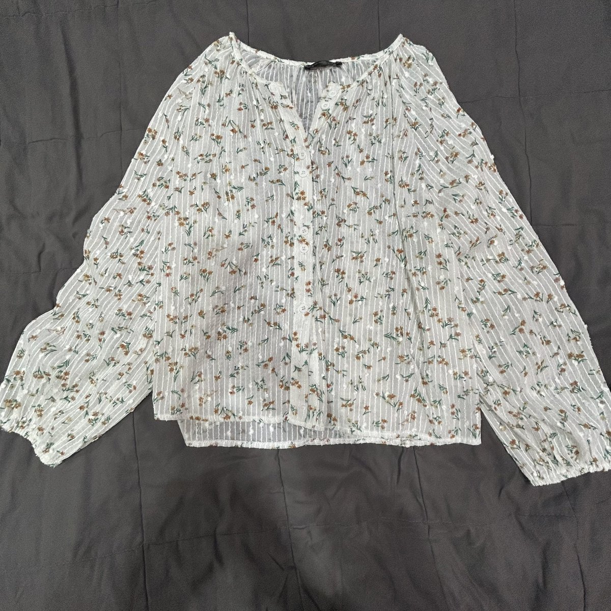 PolyPoly_Bu's tweet photo. เสื้อเชิ้ตลายดอก 90 บาท 
ไซส์ XL สัดส่วน(นิ้ว) : ยาว 23.4 แขนยาว 26.5 รอบอก 49.2 ข้อมือ 9.6-16.9 แขนกว้าง 17.8 

#ส่งต่อเสื้อผ้า #เสื้อผ้ามือ2 #เสื้อผ้ามือสองสภาพดี #เสื้อผ้ามือสองสภาพนางฟ้า #พลัสไซส์ #สาวอวบ #ส่งต่อเสื้อผ้าสาวอวบ https://t.co/IdzGxWKSZT