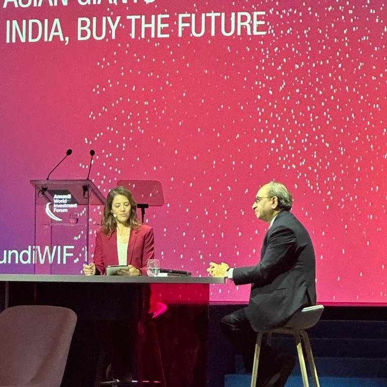 India on the largest global investment forum - <a href="/Amundi_ENG/">Amundi</a>! A power-packed room with 600 people who manage trillions of dollars!

Mr Amitabh Kant &amp; SBI Chief Dinesh Khara's conviction got a standing ovation from the entire global investment community!

Proud to be an Indian!