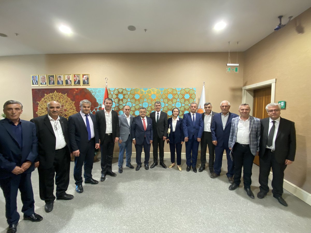 Merkez ilçe başkanımız Nail Öztürk ,ilçe yönetim kurulu ve mahalle başkanlarımız Ak Parti Genel Merkezimizde nezaket ziyaretinde bulundular, ziyaretleri sebebiyle teşekkür ediyorum.

Hep Birlikte Daha İyiye Daha Güzele…