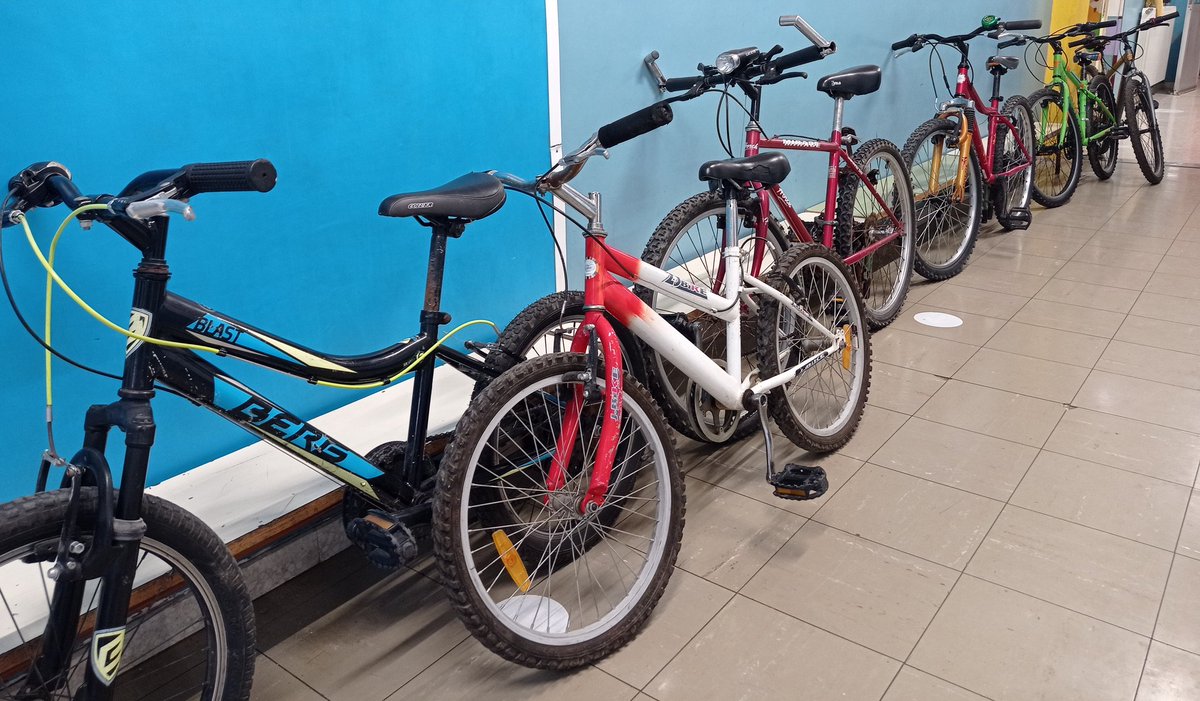 ceipmmozgz's tweet photo. 🚲Contando con el apoyo de La Cicleria vamos renovando nuestro banco de bicis. Para ello, adquirimos 6 bicis reutilizadas para nuestras UDs

📣¡Familias!¿Tenéis bicis por casa que no utilicéis?En el cole les damos una nueva vida,¡No tengas pereza y tráela!🚴

#ceipmmozgz #EF #BTT https://t.co/ZWs6rbtwur