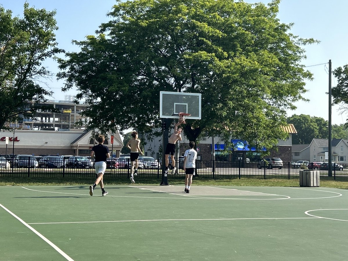 BlugoldsHoops's tweet photo. Today’s summer session looked a little different for the guys! https://t.co/Nrx5OYQoWF