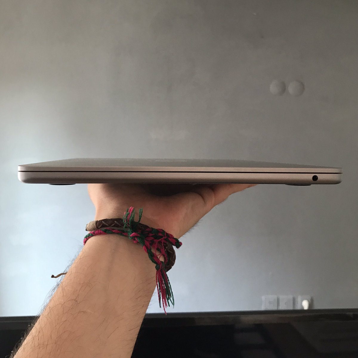 MacBook Air sahipleri şu an “bu ne?” diye bakıyor hahhahsh