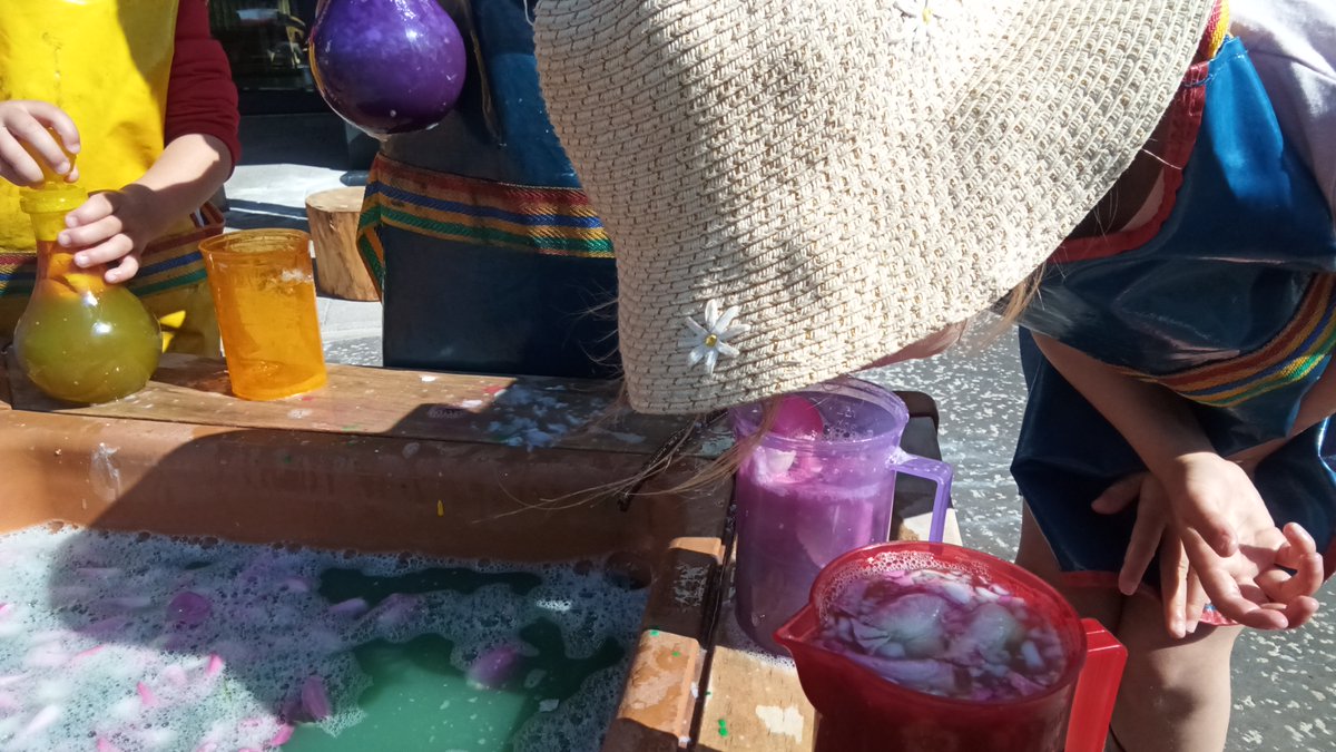 WBarnsNursery's tweet photo. Exploration of different materials to create our very own perfume.
"Smell mine it smells like my Mummy"
"Mine smells like toothpaste"
"I have roses - smell!"
#inthemoment #childrenleadinglearning #creativeplay #exploration #discovery #curiosity #enquiry https://t.co/vrw28W59l1