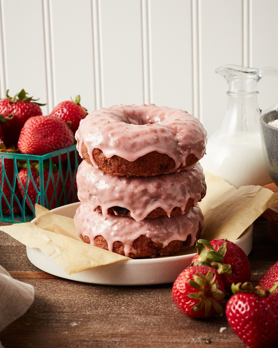 SidecarDoughnts's tweet photo. Our Strawberry Buttermilk continues to be a seasonal favorite!

- Fresh-cut strawberries
- Buttermilk dough 
- Premium butter 
- Fresh strawberry glaze

With every warm, fruit-filled bite, you'll be transported to a strawberry field somewhere in Europe 🍓 #StrawberryFieldsForever https://t.co/SnkRpNO3UH
