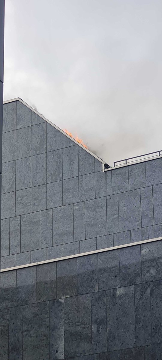 pbarnert's tweet photo. The @IDUNTech office building is on fire! 

In case you're interested to learn if your brain waves are on fire reach out. We're providing the IDUN Guardian for EEG / brain monitoring.

#neuroscience #eeg #neurotech #brain #brainmonitoring #Wearables #earbuds #brainsensingEarbuds https://t.co/4HR67IBlu6