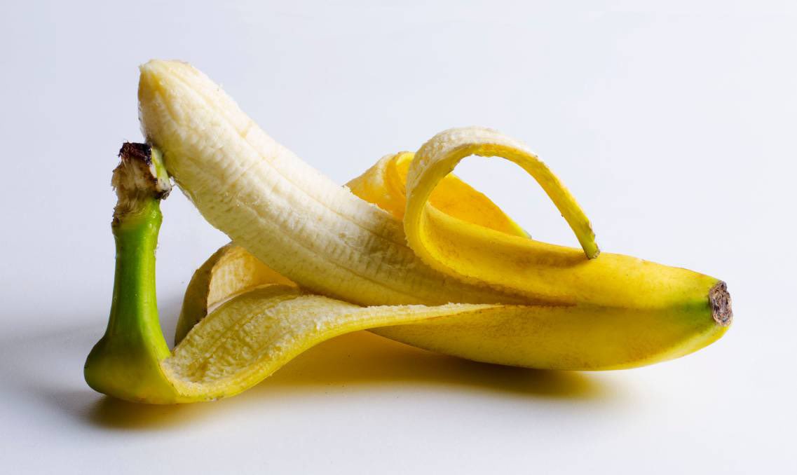markbrinndesign's tweet photo. Nature’s masterclass in packaging: Perfectly sealed, easy to open, bio-degradable and with a color indicator for freshness. 

Let’s take inspiration and design with purpose and simplicity. 

#design #sustainability #Banana https://t.co/oCjVlftXDN