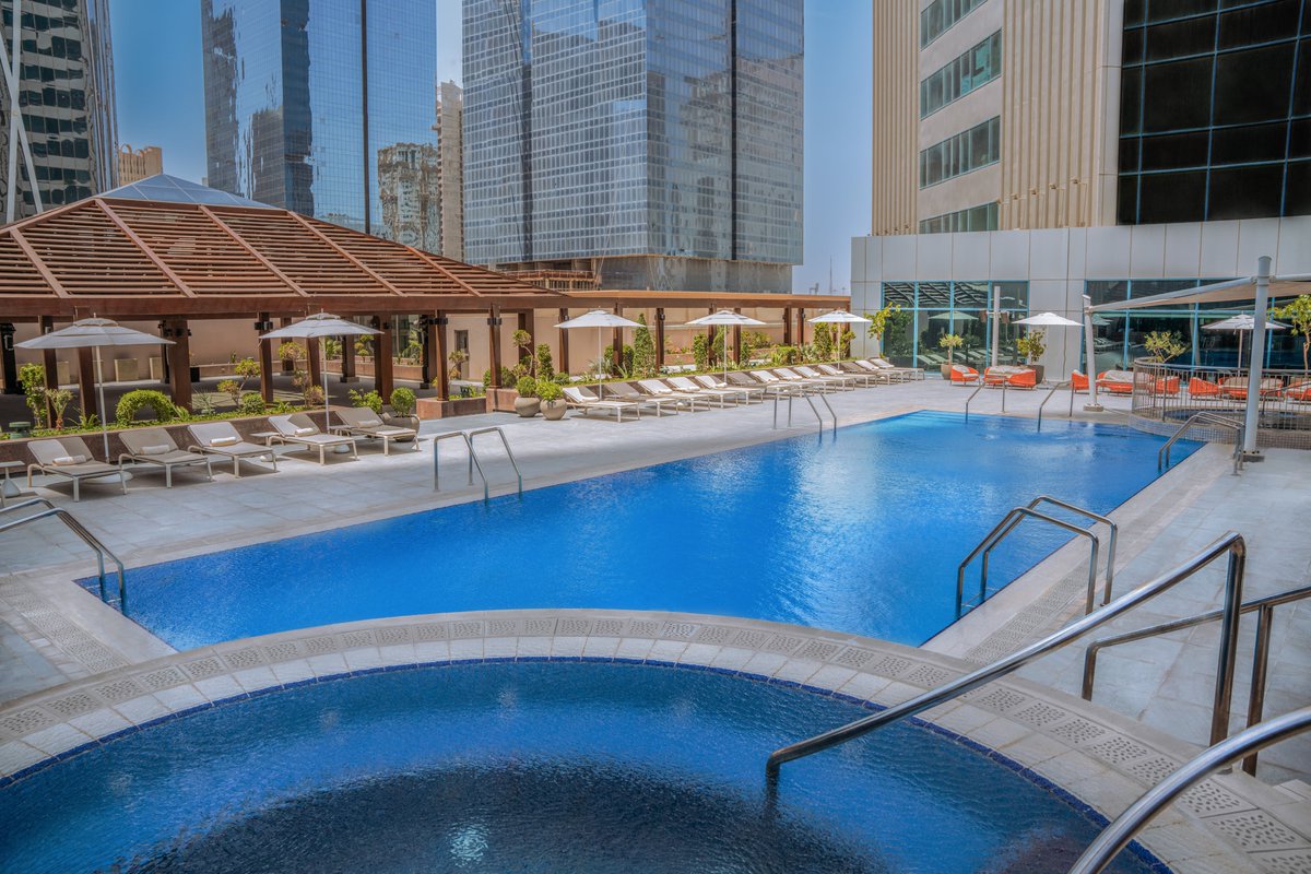 PullmanDoha's tweet photo. Indulge and stay cool in a rejuvenating pool experience on our terrace.​

استمتع بوقت منعش في المسبح على التراس الخاص بنا، وتغلّب على حرارة الصيف بأناقة.​

#PullmanDoha #UpYourGame https://t.co/VkmRsC2HH5