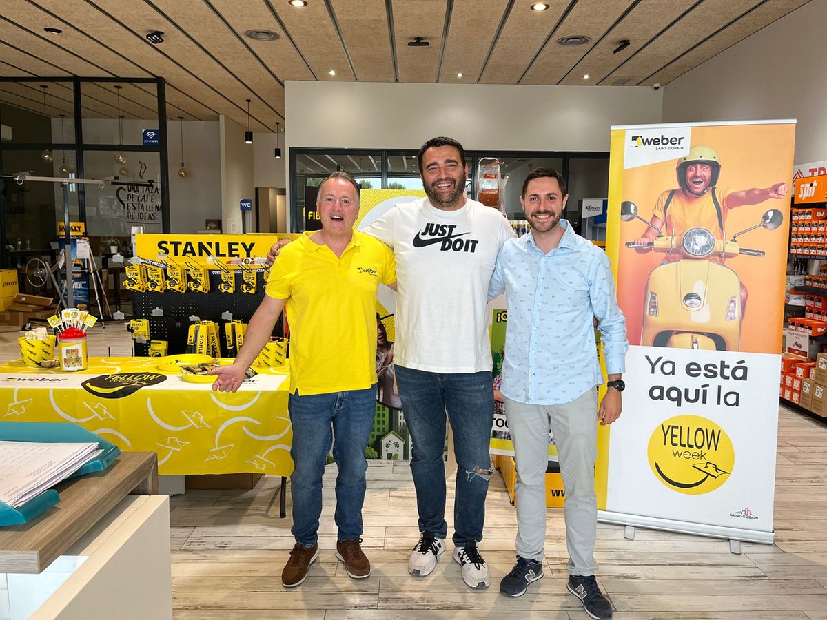 SGweberES's tweet image. ¡Albacete también es amarillo! 🖤📅💛  #YellowWeek 

Nuestro compañero Pedro Franco nos comparte estas imágenes desde @Distriplac_dp Albacete ¡Muchas gracias por participar en la semana más feliz del año!