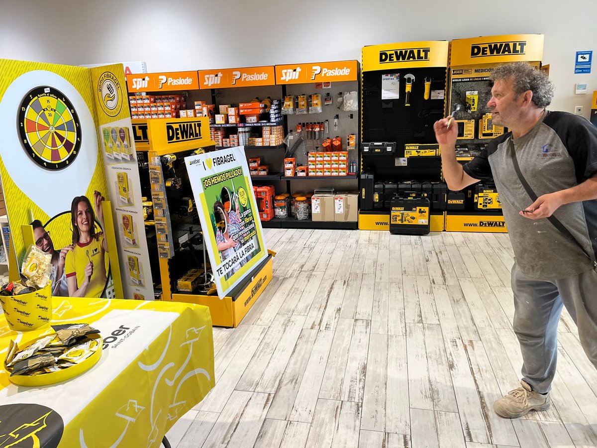 SGweberES's tweet image. ¡Albacete también es amarillo! 🖤📅💛  #YellowWeek 

Nuestro compañero Pedro Franco nos comparte estas imágenes desde @Distriplac_dp Albacete ¡Muchas gracias por participar en la semana más feliz del año!