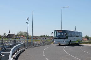 🚍 Gemeente doet dringend beroep op provincie Zeeland om de interliner tussen Zierikzee-Bruinisse en Rotterdam Zuidplein via Bruinisse te laten blijven. 👉Meer lezen: 🔗 bit.ly/42UqYwx

📷 wiki.ovinnederland