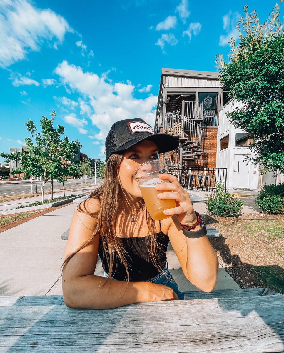 Thirsty Thursday has us ready for the weekend🍻 #ShopBarefoot #GoCocks #UofSC