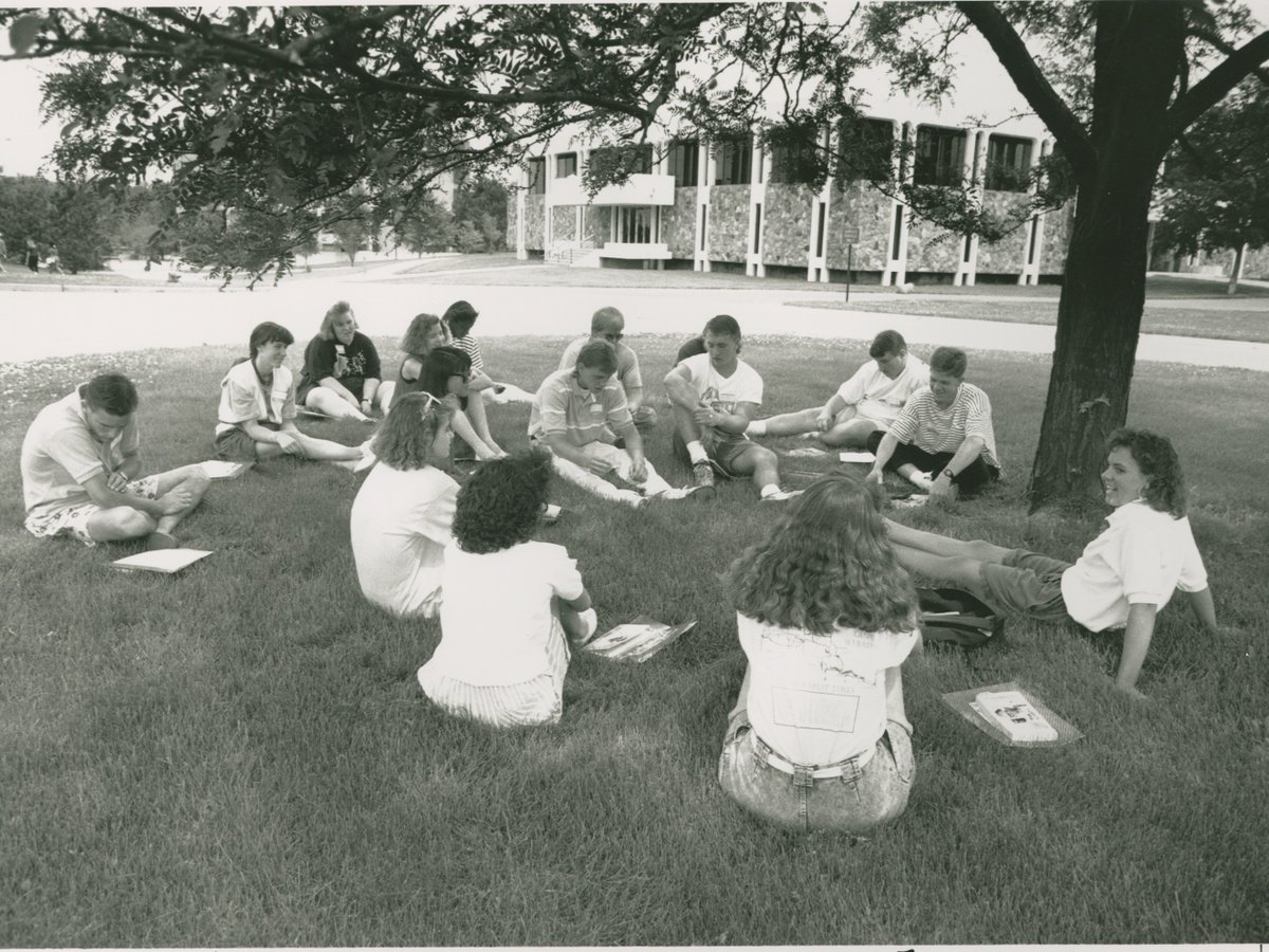 Warm weather, friends, and fun at Grand Valley 💙☀️