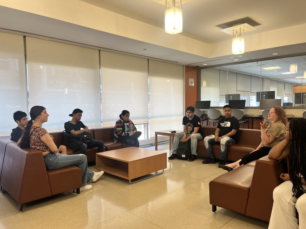KCP Postsecondary (@kellypostsec) on Twitter photo Thank you <a href="/HW_College/">Harold Washington College</a> for having our alumni. Melissa and her team are the best!!! #kellygoestocollege #KellyPRIDE #summertransition <a href="/CPSNetwork16/">CPS Network 16</a> Thank you <a href="/HW_College/">Harold Washington College</a> for having our alumni. Melissa and her team are the best!!! #kellygoestocollege #KellyPRIDE #summertransition <a href="/CPSNetwork16/">CPS Network 16</a>