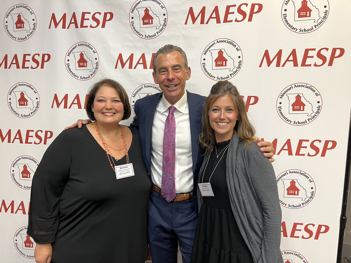 He came to our table first- are we the smart ones?! Super excited to retain @ToddWhitaker‘s knowledge and to better lead my teachers. #newprincipalsconference #MAESP #MoASSP