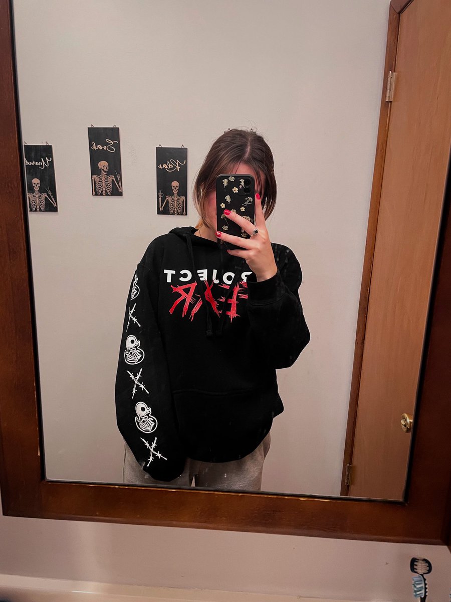 oliviawhistler's tweet photo. got my #feargear just in time for #projectfear !!!! i am BEYOND excited!!! 🥳👻

@ProjectFearYT @DakotaLaden @ChelseaLaden @Tanner_Wiseman @Alex_Schroeder4 @ConnorStallings https://t.co/YIdQeToggx