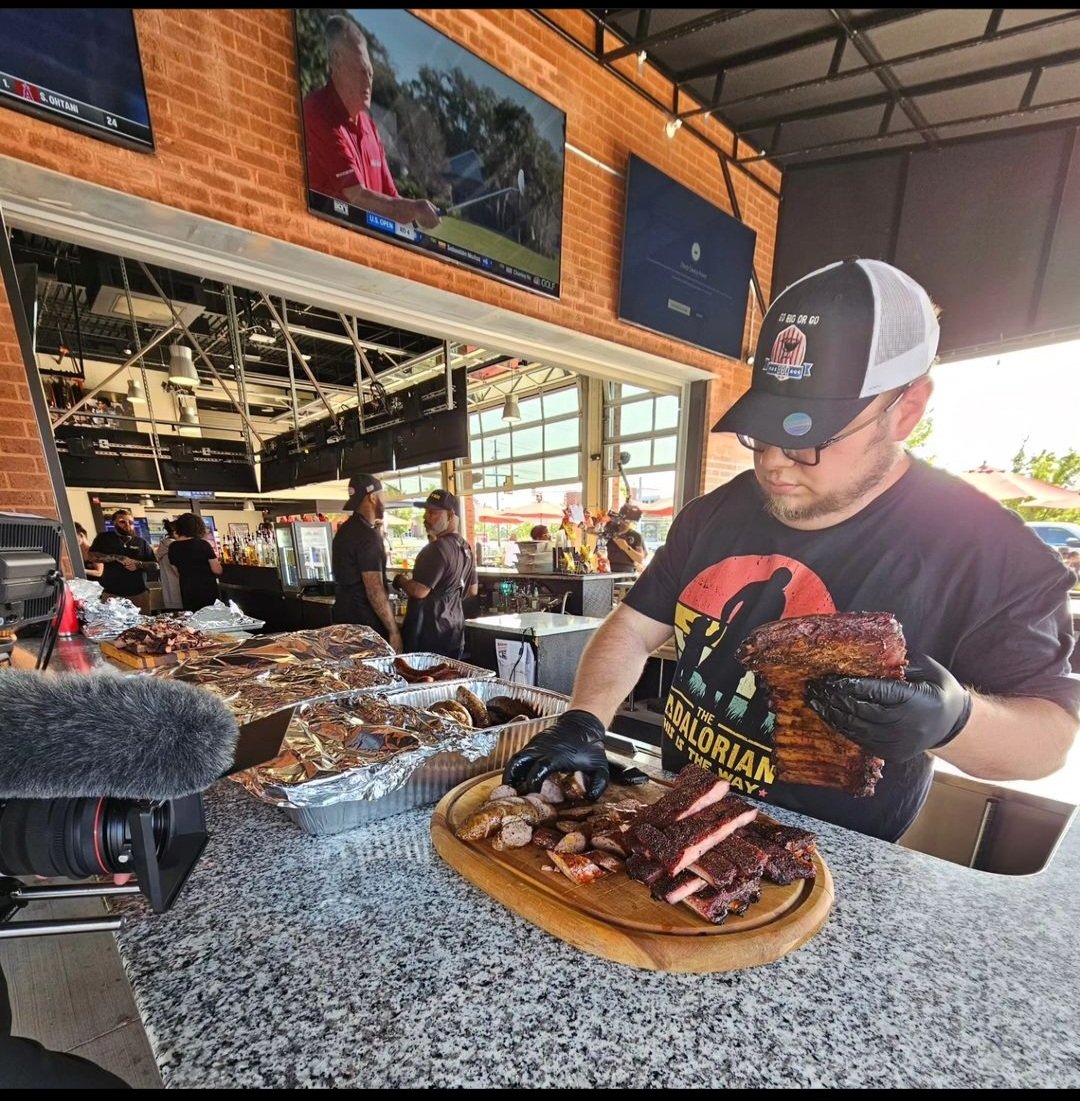 GoBigorGoBBQ1's tweet image. Slicing up some que with @carter_bbq this past Sunday! #gobigorgobbq #misterbrisket #supportyourlocalpitmaster