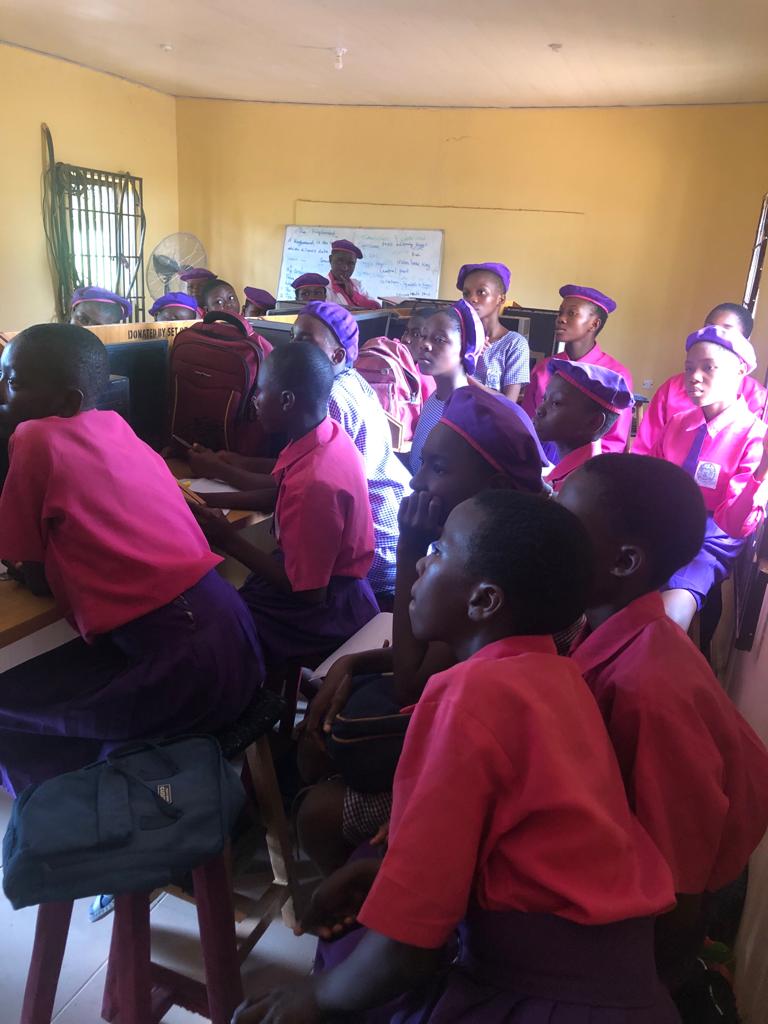 HafizLateef10's tweet image. Bringing the next generation into tech is the goal.
Volunteering for @TeenTech_Hub, showing the young students how to use @scratch and code 🖥️📲

Anticipate the Summer Camp 🔥🥵
Your kids will be significantly impacted.
#scratch #TeenTech