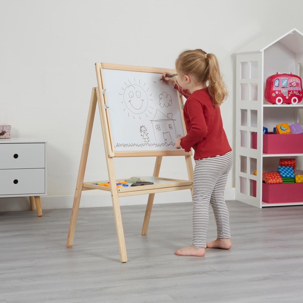 Our Height Adjustable Double-Sided Easel As they grow so does our easel. We understand that products need to stand the test of time as children grow so quickly! Our double-sided easel can be adjusted so they can use this easel for years to come ⁠⭐⁠
⁠
#kidseasel #creativekids