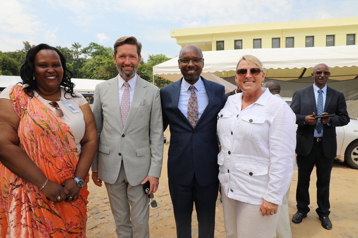 US_Emb_Burundi's tweet image. Village Health Works focuses on a comprehensive approach to health by ensuring all people have access to quality healthcare, education, and good nutrition. The opening of Kigutu Hospital is a key piece of this mission. DCM Keith Gilges congratulated @VHW team for strengthening…