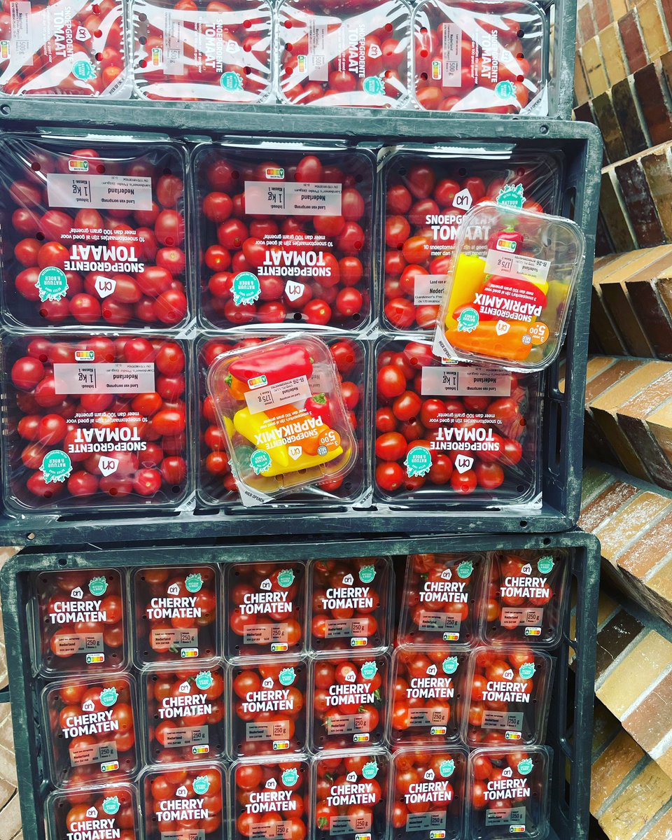 a4dooginal's tweet photo. Voor iedereen vanavond zijn er snoepgroente! 🥒🍅We zien jullie zo bij de Montessori school! #avondvierdaagse #ooginal https://t.co/xicSQR81Q0
