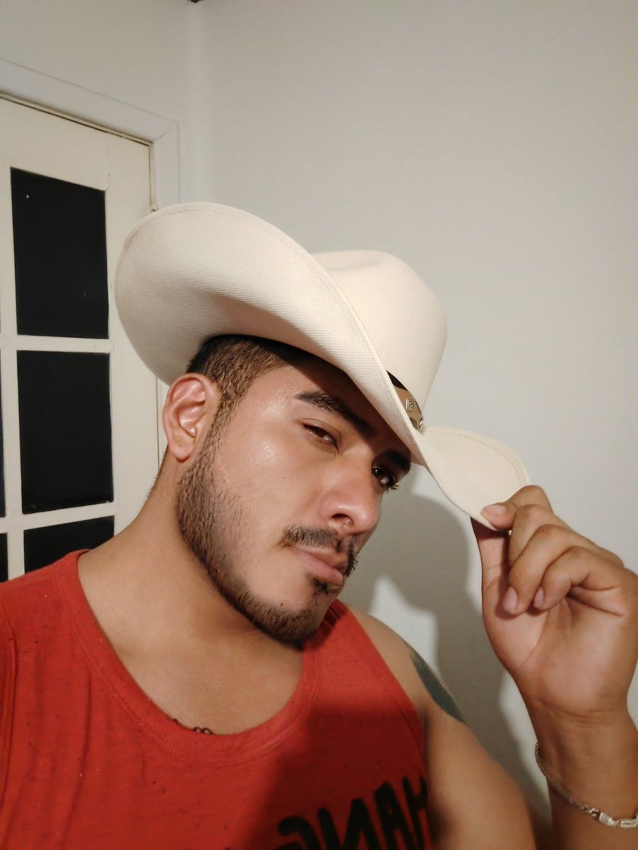 geferguzz's tweet photo. Saludos cómo andan?, Nos vemos este Sábado 24 en la 45° Marcha del Orgullo LGBT+, en el contingente Vaquero a caballo 🐎🤠🏳️‍🌈, espero saludarlos.

#vaquero #geferguzz #picoftheday
#fotodeldia #fotorgrafia #pridecdmx2023 #loveislove #amoresamor #pridemonth #gay #Orgullo https://t.co/RJkvH90nkc