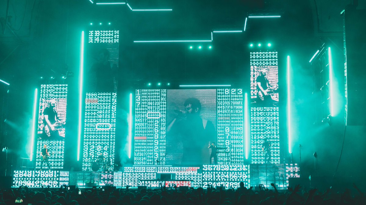 notchvfx's tweet image. “We could see anything from any angle and manipulate visuals in real time, which would have been a painfully slow experience with other software,&quot; says Tom Wall of @blinkinLAB about their work with More Eyes for @Pendulum.

go.notch.one/pendulumalexan…

#madewithnotch