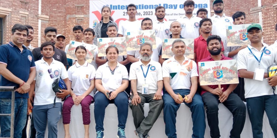 NssBhu's tweet photo. During the Misson Life Cycle Yatra #BHU NSS Volunteers participated in the International Yoga Day programme organised by JNU New Delhi which was attended by the Hon'ble Rector. Registrar, DSW and other officials of JNU. @bhupro
@YASMinistry @_NSSIndia @pibyas @NSSRDLucknow https://t.co/wQRmuUxeps