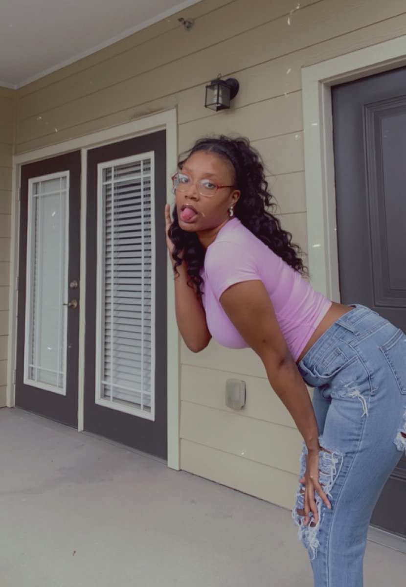 Musicc_Definess's tweet photo. What’s your signature pose?
Me:
#RahsWorld 💖 https://t.co/pjdxLtGRGh