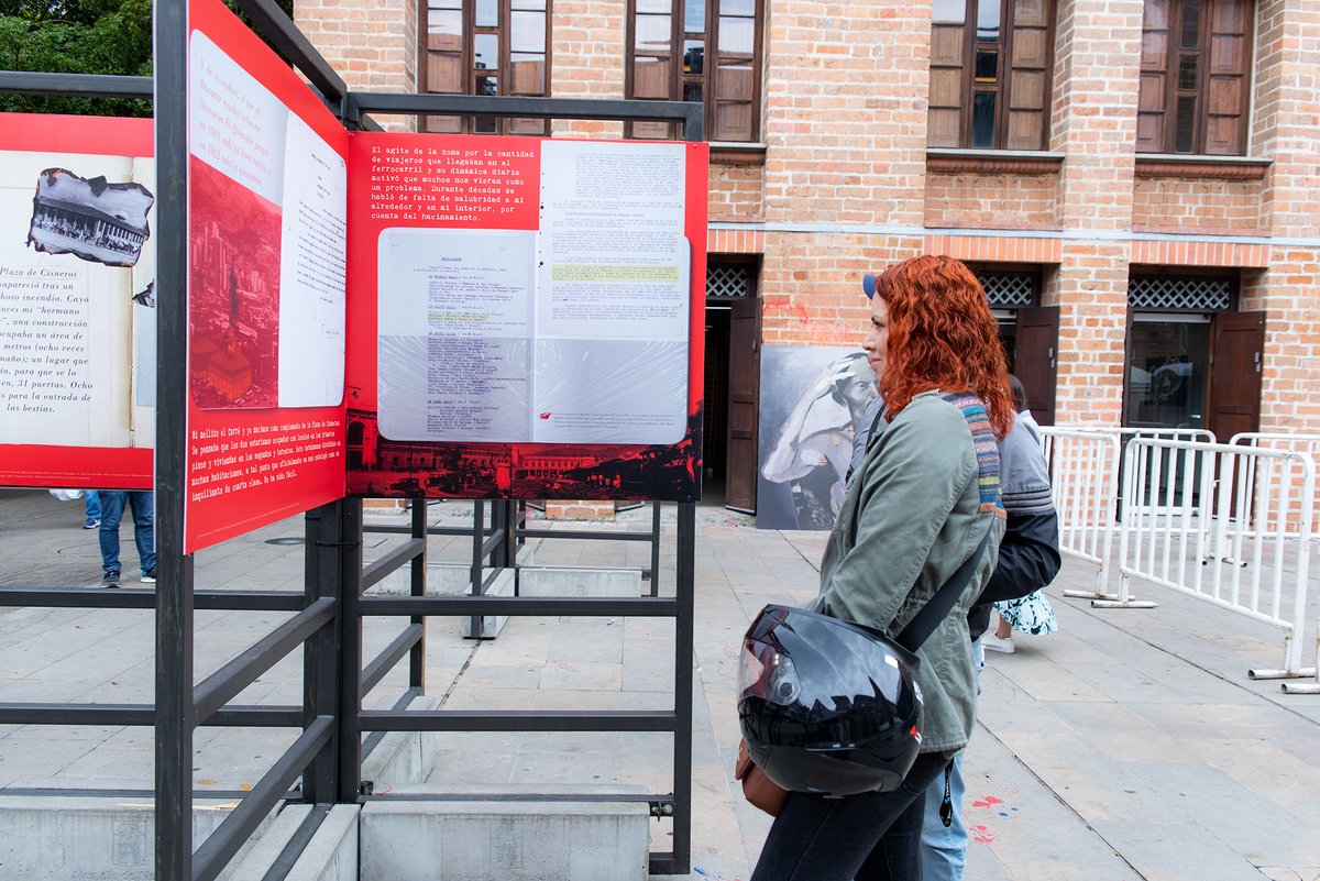 PatrimonioMDE's tweet photo. #PatrimonioMDE Hoy, al recorrer la exposición 𝘚𝘰𝘺 𝘦𝘭 𝘝𝘢́𝘴𝘲𝘶𝘦𝘻, 𝘮𝘦𝘮𝘰𝘳𝘪𝘢𝘴 𝘪𝘭𝘶𝘴𝘵𝘳𝘢𝘥𝘢𝘴,  evoca de nuevo este rincón de su infancia.

🙋🏽‍♀️🙋‍♂️Te invitamos a visitar esta muestra ubicada entre los edificios Vásquez y Carré, sobre Carabobo.

#NosMueveLaCultura https://t.co/Q0pdkBSCRA