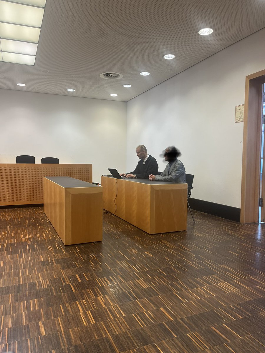 Donauwörther Hepatitis-Skandal: Staatsanwaltschaft fordert 3 Jahre Haft wegen vorsätzl. Körperverletzung und Berufsverbot. Verteidiger plädiert auf Bewährungsstrafe wegen fahrlässiger Körperverletzung - als Auflage Fortführung der Therapie. <a href="/br24/">BR24</a>