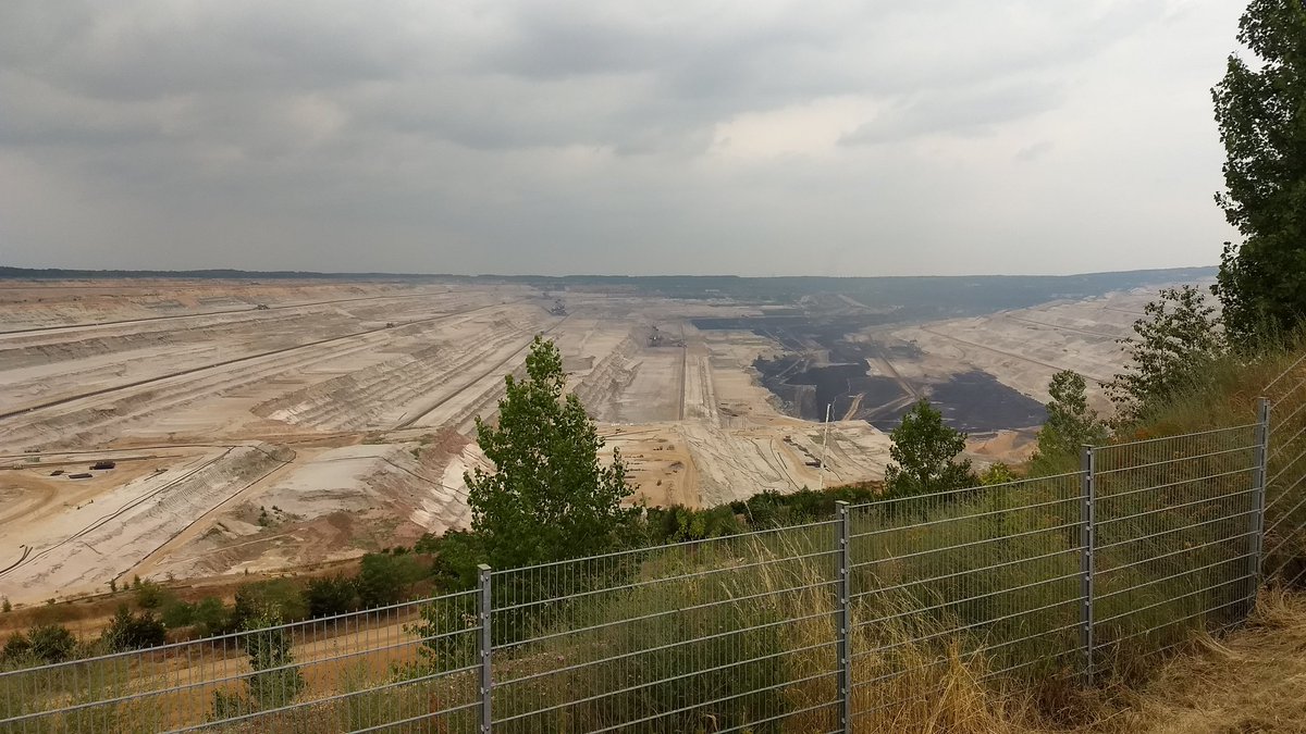 Guter Bildungsurlaub beim DGB Bildungswerk (@dgb_news) in Hattingen: Weg von Kohle und Gas! - Wie gelingt die Energiewende an Rhein und Ruhr? Viele Gespräche und Diskussionen - helfen auch für Arbeit bei @revierwende! Heute 
Exkursion zu Tagebauen Garzweiler und Hambach. Gespräch