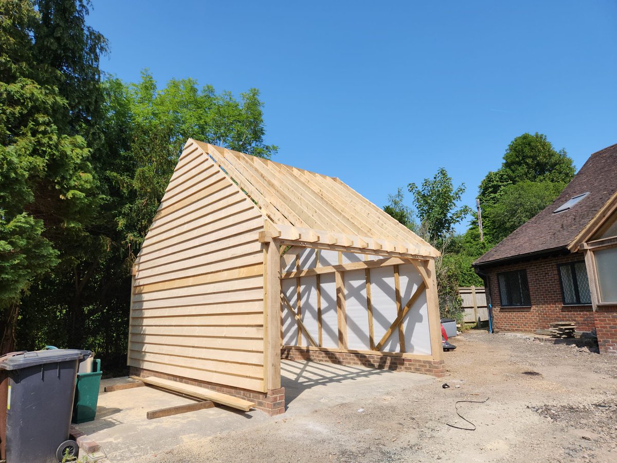 CrownOakBuildin's tweet photo. A large 1 bay oak framed garage recently assembled in East Sussex
#oak #oakframing #garages #greenoak #carpentry #outdoor #storage #cars #cladding #weatherboard #oakframes #UK #England #EastSussex #oakframedgarages https://t.co/tRKVWa57Lx