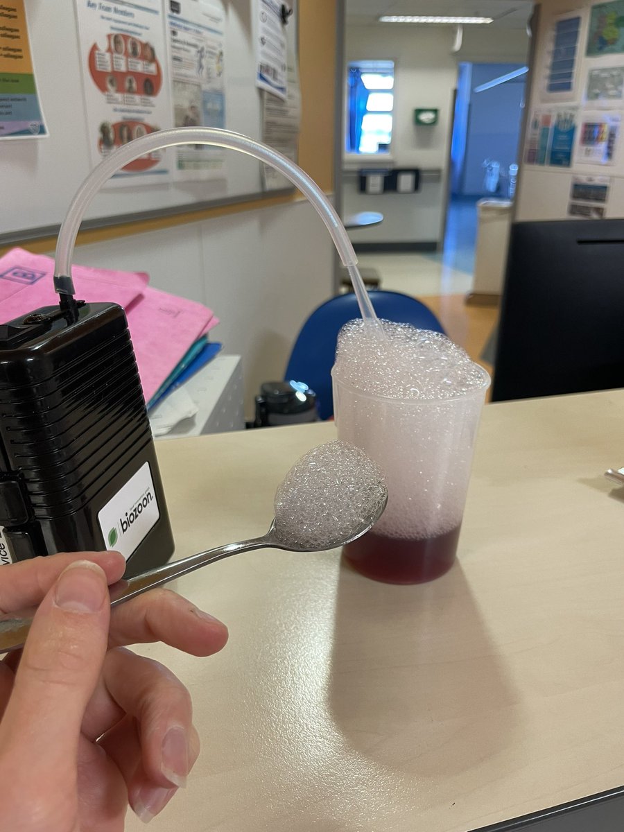 🌟 TAKEOVER DAY 2 I’ve been using biozoon with a few of my patients recently. Biozoon is a battery operated device that makes any thin drink into bubbles, which can then be consumed safely! 🫧