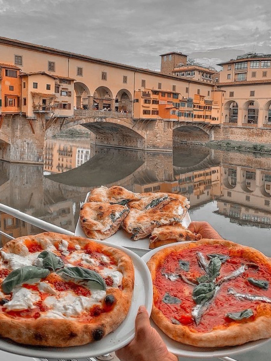Architectolder's tweet photo. Pizza in Firenze.  Would be a part of a wonderful day. https://t.co/GjTS6Et43h
