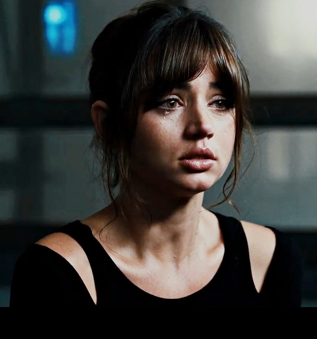 Ana de armas as Joi in Blade runner 2049 is so BABY