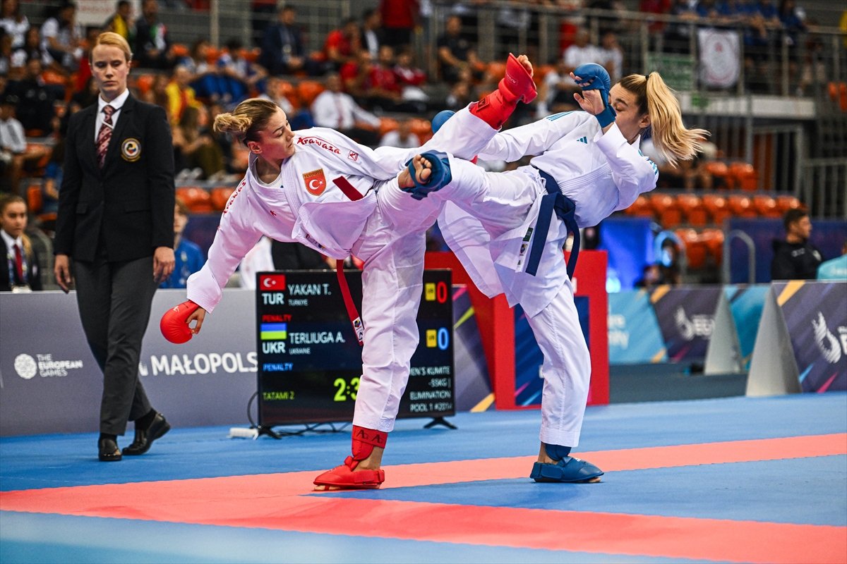 hamzayerlikaya's tweet photo. 3. Avrupa Oyunları'nda kadınlar kumite 55 kg'da bronz madalya elde eden milli karatecimiz Tuba Yakan'ı tebrik ediyorum.🥉🇹🇷👏🏻 https://t.co/GsYKUYzTDP