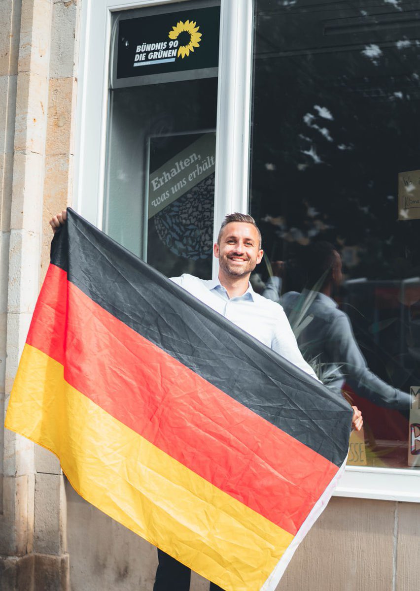 #StolzmonatHerausforderung

Danke an die @JA_Brandenburg!

Unsere Flagge gegen diejenigen, die sie hassen.

Zusätzlich spende ich jeweils 100€ an:

@dieketzer 
@nikitheblogger 
@ein_prozent (Solifond)

Ich nominiere:
- @M_Reichardt_AfD 
- @Dennis_Hohloch 
- @Hobi99 

72h Zeit🇩🇪