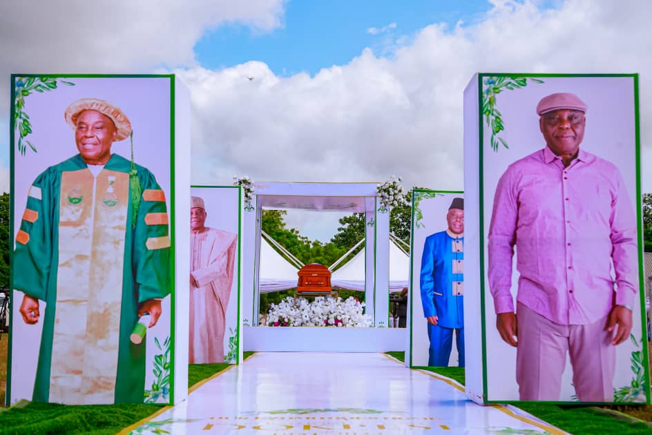 O_basslet's tweet photo. PHOTO NEWS
June 22nd, 2023

Governor Ademola Adeleke attended the Funeral Mass service held in Honor of Late High Chief Raymond Dokpesi in Agenebode, Edo state. https://t.co/QObk2hZnYc