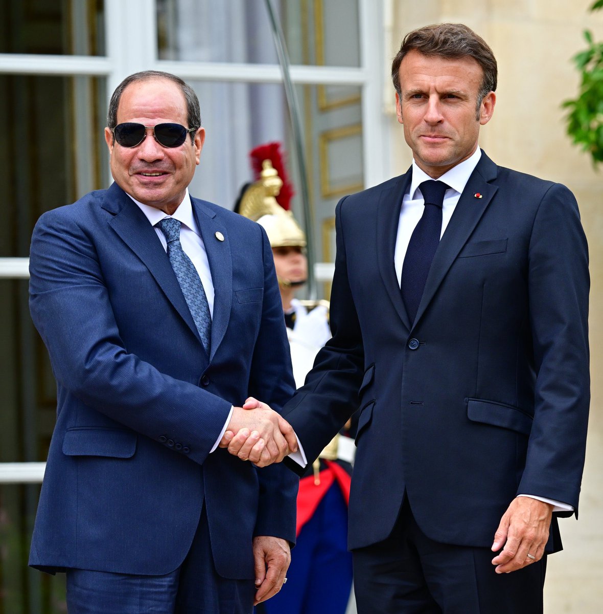 Önce Muhammed bin Selman
Şimdi Sisi

Macron beş gün içinde Elysee Sarayında peş peşe ağırladı.