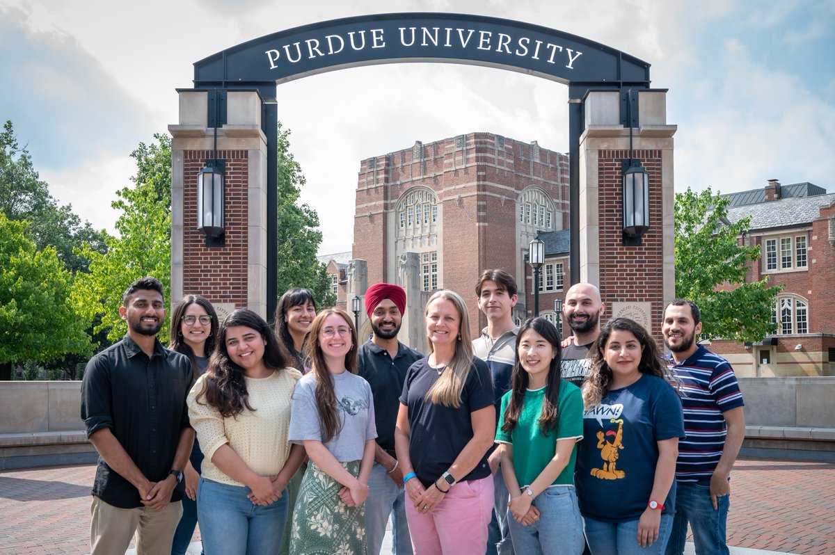 julieee1201's tweet photo. A nice group photo of our lab before some of us graduate this summer! 😄 I'm so grateful to be part of this amazing lab🤍👩🏻‍🔬✨ #Purdue #BoilerUp https://t.co/KWglCHzxfz