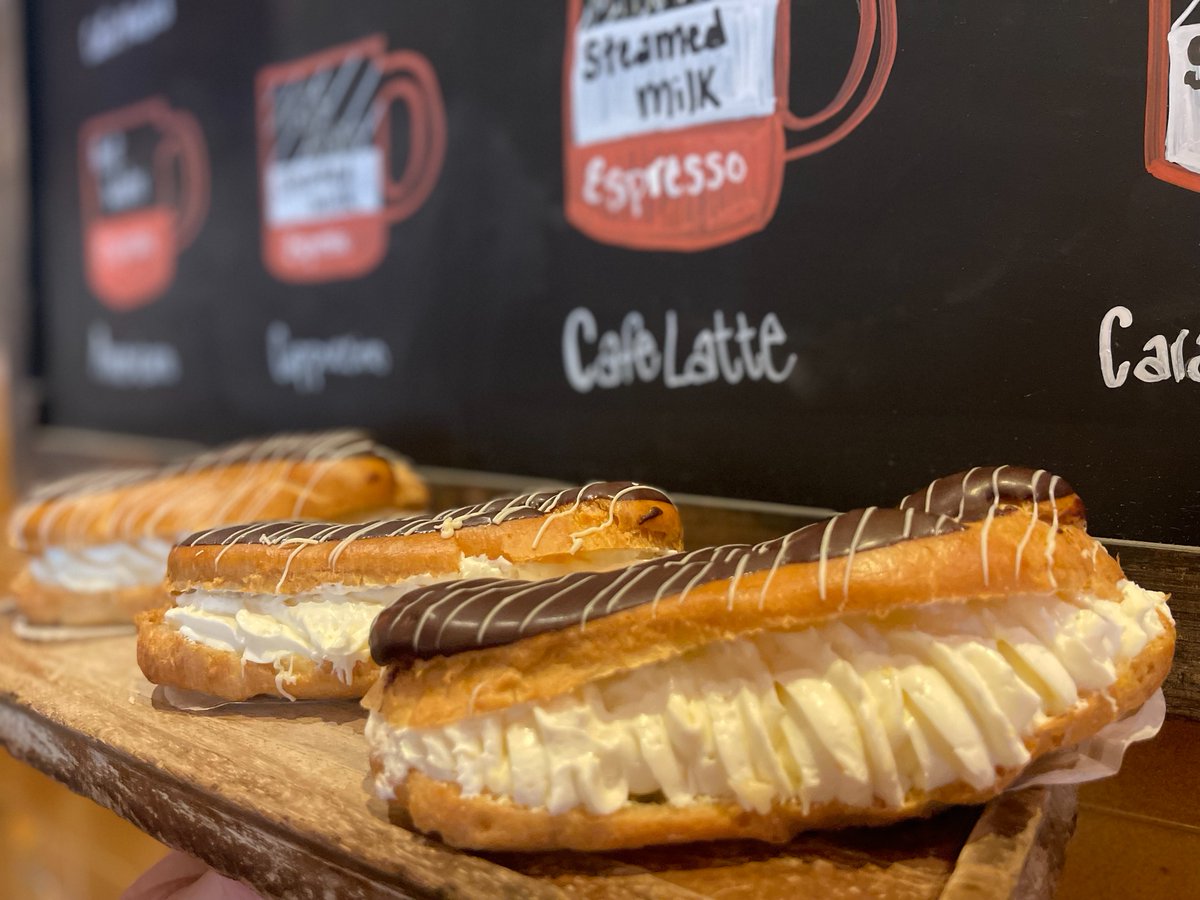 HollywoodSTL's tweet photo. We've got what you're looking for on #NationalEclairDay! Stop by Hollywood &amp; Grind and grab a tasty chocolate eclair. 🍫 https://t.co/vrY9hXtzSy