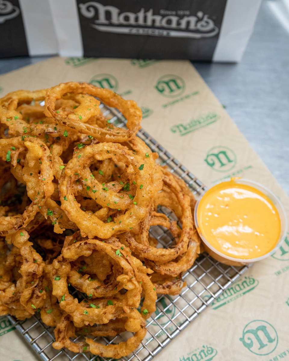 We’re big on our fries… but we can share the spotlight once a year. 😏

Happy #NationalOnionRingDay!

#onionring #onionrings #crispy