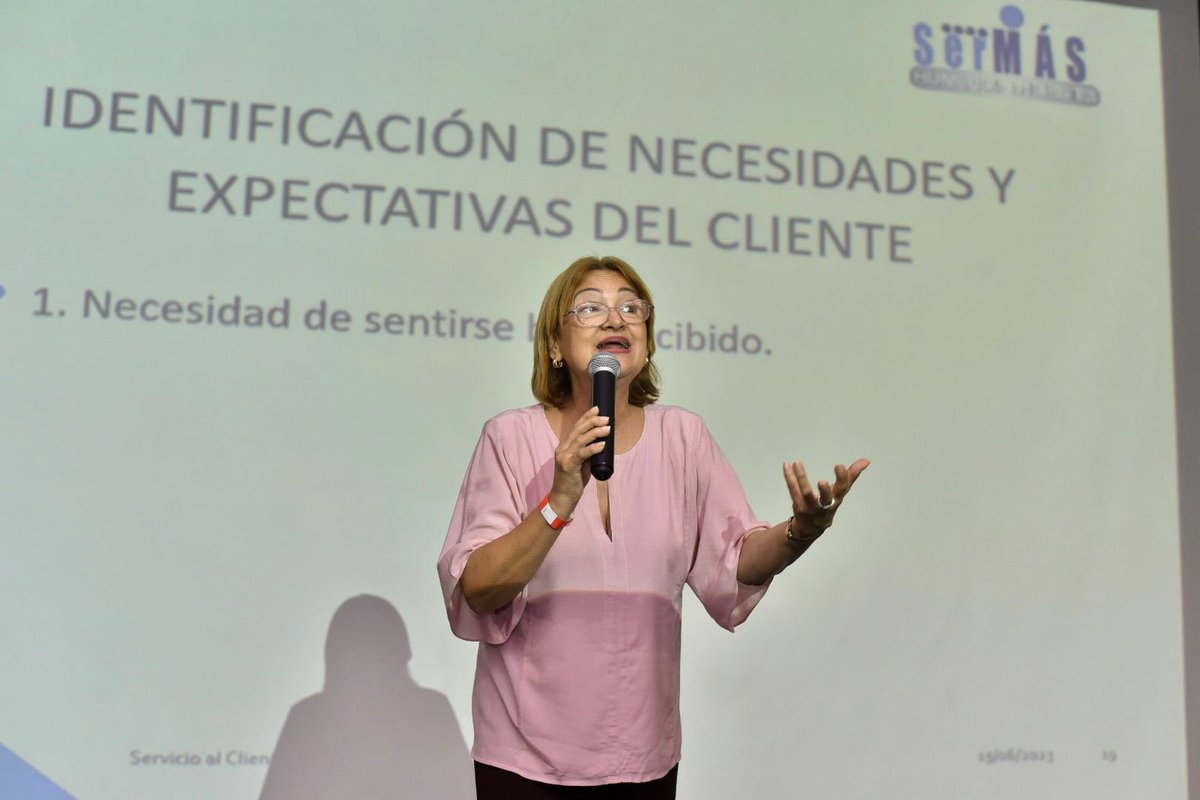 SecSaludVpr's tweet photo. En aras de la implementación de la política de atención al ciudadano llevamos a cabo la capacitación sobre servicio al cliente. Con esto buscamos fortalecer y capacitar nuestro personal para brindar una atención humanizada al usuario. https://t.co/lA8VqNVITW