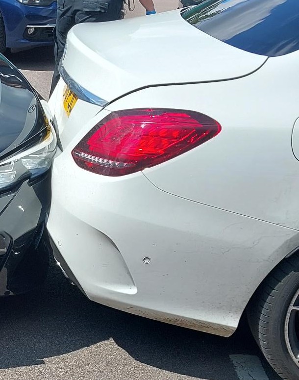 Disqualified driver stopped in #Renishaw, he tried to get away by ramming our vehicles, he failed. Passenger gave it legs but was quickly detained. Vehicle suspected of being stolen, both occupants arrested for numerous offences, assisted by @DerbysDogPolice @DerbyshireARU