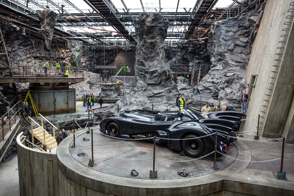 WBSLeavesden's tweet photo. Our stages were transformed into iconic DC universe locations for The Flash ⚡️🦇

Massive congratulations to all the crew who brought this film to life. They are the real superheroes behind the big screen!

@theFlash #FilmedAtWBSL

📸 Chiabella James https://t.co/rnWzSzwowp