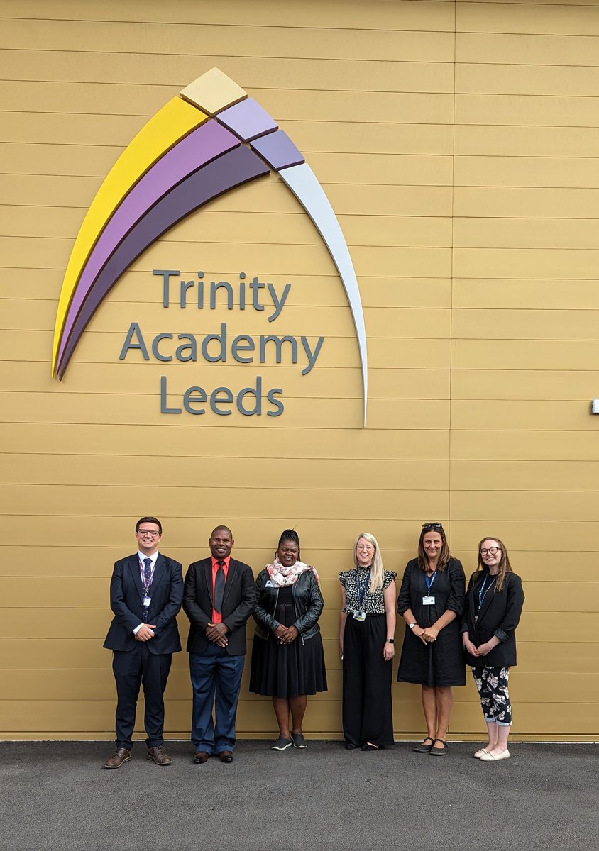 It was a pleasure to welcome colleagues from @WhiteRoseEd and Malawi Institute of Education to TAL this morning to discuss all things maths! @UKinMalawi @MinOfEducation 🇲🇼💜🌟