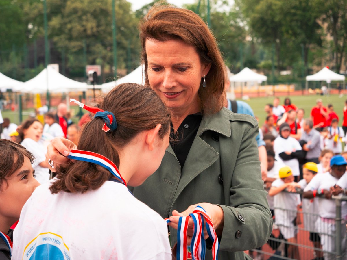 Défenseur des droits tweet media