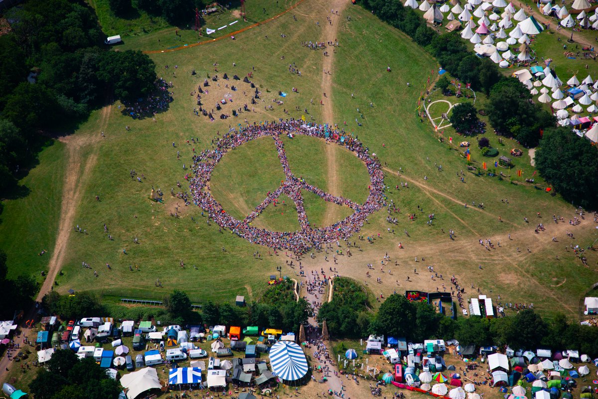 A selection of photos from day two at Glastonbury 2023, you can see more great pics from today here: glastonburyfestivals.co.uk/thursday-in-pi…