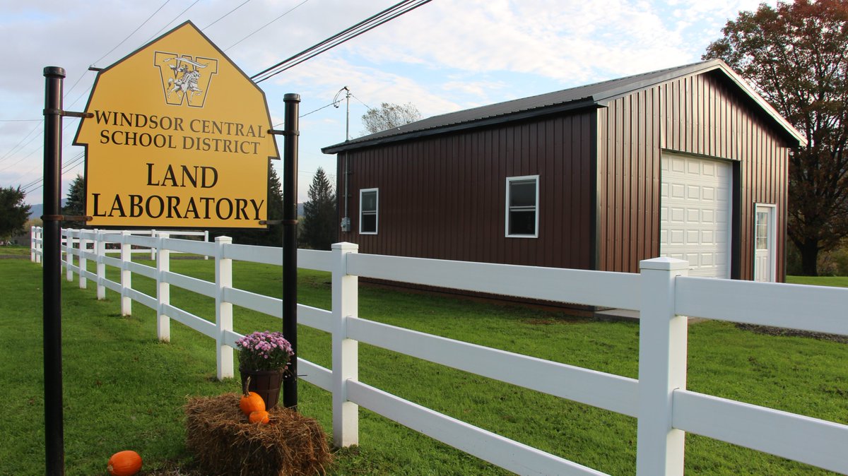 NYS is awarding $100,000 to the Windsor CSD to support a 2-year project to increase the amount of NYS farm products used in the district’s school meal program &amp; increase the infrastructure &amp; capacity of the district Land Lab to enhance ag education. More: windsor-csd.org/protected/Arti…